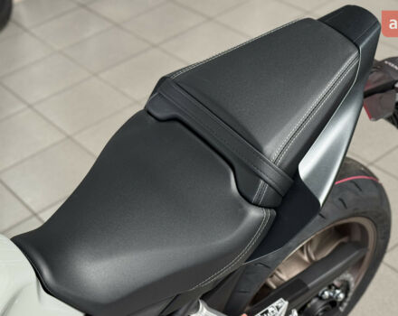Хонда CB 650R, объемом двигателя 0.65 л и пробегом 0 тыс. км за 10085 $, фото 17 на Automoto.ua