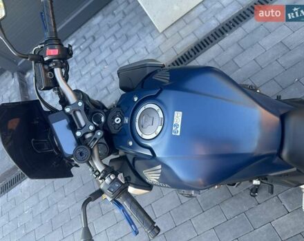 Синий Хонда CB 650R, объемом двигателя 0.65 л и пробегом 14 тыс. км за 8650 $, фото 5 на Automoto.ua