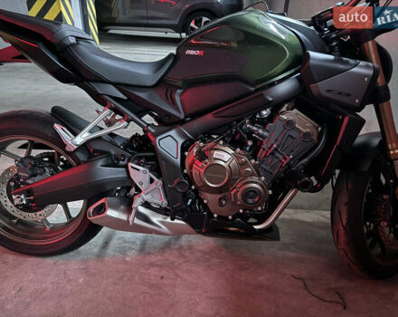 Зеленый Хонда CB 650R, объемом двигателя 0.65 л и пробегом 2 тыс. км за 9600 $, фото 7 на Automoto.ua