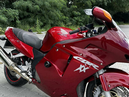 Хонда CBR 1100XX Blackbird 2002 в Тернополе на Automoto.ua Красный Хонда CBR 1100XX Blackbird, объемом двигателя 1.1 л и пробегом 61 тыс. км за 4200 $, фото 1 на Automoto.ua
