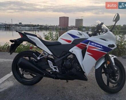 Белый Хонда CBR 250R, объемом двигателя 0.25 л и пробегом 17 тыс. км за 3200 $, фото 6 на Automoto.ua