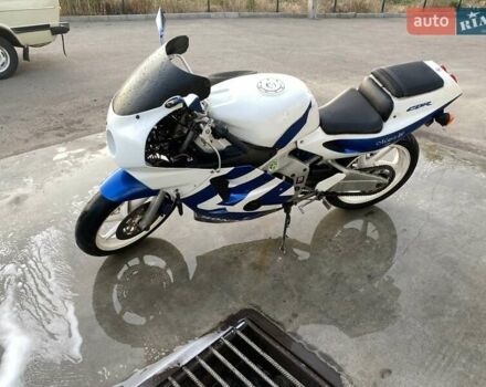 Белый Хонда CBR 250R, объемом двигателя 0.25 л и пробегом 1 тыс. км за 2000 $, фото 3 на Automoto.ua