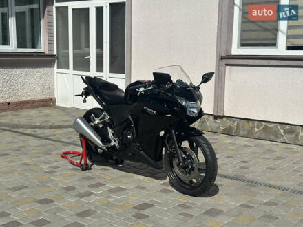 Хонда CBR 250R 2013 в Львове на Automoto.ua Черный Хонда CBR 250R, объемом двигателя 0.25 л и пробегом 7 тыс. км за 2900 $, фото 1 на Automoto.ua