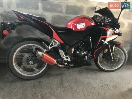 Хонда CBR 250R 2011 у Звенигородка на Automoto.ua Червоний Хонда CBR 250R, об'ємом двигуна 0.2 л та пробігом 17 тис. км за 2600 $, фото 1 на Automoto.ua