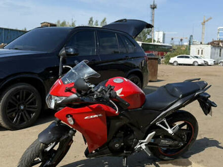 Хонда CBR 250R 2014 в Львове на Automoto.ua Красный Хонда CBR 250R, объемом двигателя 0.25 л и пробегом 10 тыс. км за 3200 $, фото 1 на Automoto.ua