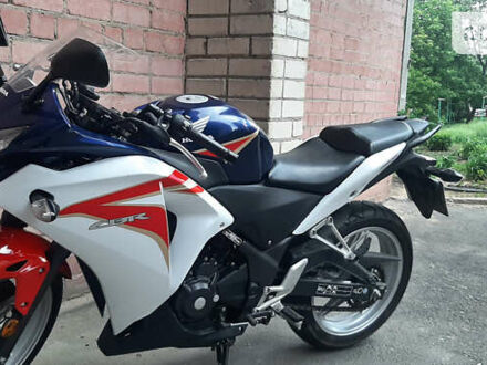 Хонда CBR 250R 2012 в Ровно на Automoto.ua Синий Хонда CBR 250R, объемом двигателя 0.25 л и пробегом 10 тыс. км за 2800 $, фото 1 на Automoto.ua