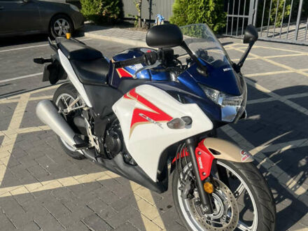Хонда CBR 250R 2012 у Києві на Automoto.ua Синій Хонда CBR 250R, об'ємом двигуна 0.25 л та пробігом 26 тис. км за 3000 $, фото 1 на Automoto.ua