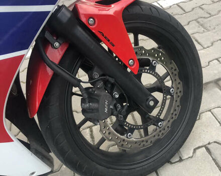 Белый Хонда CBR 400R, объемом двигателя 0.4 л и пробегом 36 тыс. км за 4200 $, фото 7 на Automoto.ua