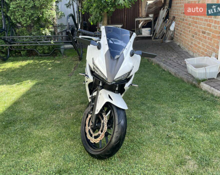 Белый Хонда CBR 400R, объемом двигателя 0.4 л и пробегом 28 тыс. км за 4800 $, фото 1 на Automoto.ua