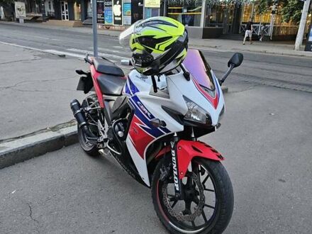 Белый Хонда CBR 400R, объемом двигателя 0.4 л и пробегом 56 тыс. км за 3900 $, фото 1 на Automoto.ua