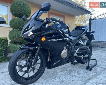 Черный Хонда CBR 400R, объемом двигателя 0.4 л и пробегом 39 тыс. км за 4150 $, фото 2 на Automoto.ua