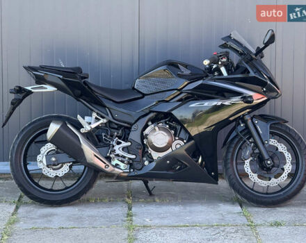 Черный Хонда CBR 400R, объемом двигателя 0.4 л и пробегом 35 тыс. км за 5000 $, фото 1 на Automoto.ua