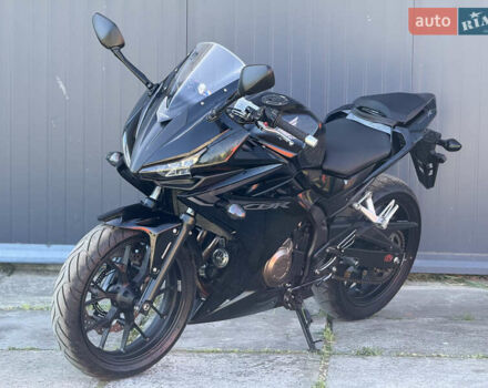 Черный Хонда CBR 400R, объемом двигателя 0.4 л и пробегом 35 тыс. км за 5000 $, фото 2 на Automoto.ua