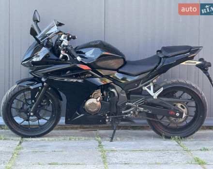 Черный Хонда CBR 400R, объемом двигателя 0.4 л и пробегом 35 тыс. км за 5000 $, фото 3 на Automoto.ua