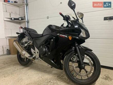 Хонда CBR 400R 2013 в Казатине на Automoto.ua Черный Хонда CBR 400R, объемом двигателя 0.4 л и пробегом 28 тыс. км за 4100 $, фото 1 на Automoto.ua