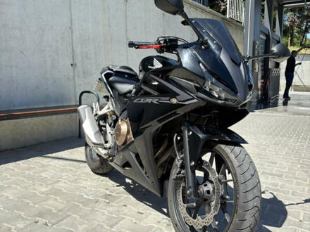 Хонда CBR 400R 2016 в Бориславе на Automoto.ua Черный Хонда CBR 400R, объемом двигателя 0.4 л и пробегом 38 тыс. км за 4900 $, фото 1 на Automoto.ua
