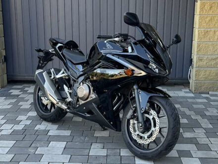 Черный Хонда CBR 400R, объемом двигателя 0.4 л и пробегом 39 тыс. км за 5000 $, фото 1 на Automoto.ua