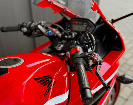 Красный Хонда CBR 400R, объемом двигателя 0.4 л и пробегом 7 тыс. км за 5300 $, фото 9 на Automoto.ua