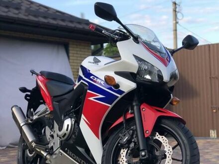 Хонда CBR 400R 2013 в Умани на Automoto.ua Красный Хонда CBR 400R, объемом двигателя 0 л и пробегом 25 тыс. км за 3950 $, фото 1 на Automoto.ua