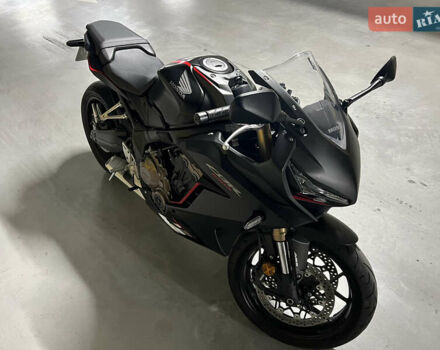 Чорний Хонда CBR 650R, об'ємом двигуна 0.65 л та пробігом 7 тис. км за 8500 $, фото 17 на Automoto.ua