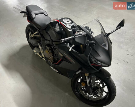 Чорний Хонда CBR 650R, об'ємом двигуна 0.65 л та пробігом 7 тис. км за 8500 $, фото 1 на Automoto.ua