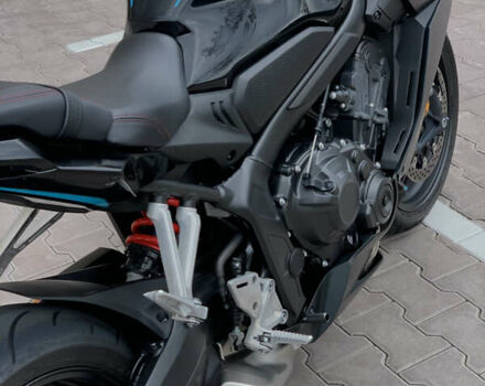 Черный Хонда CBR 650R, объемом двигателя 0.65 л и пробегом 9 тыс. км за 8500 $, фото 8 на Automoto.ua