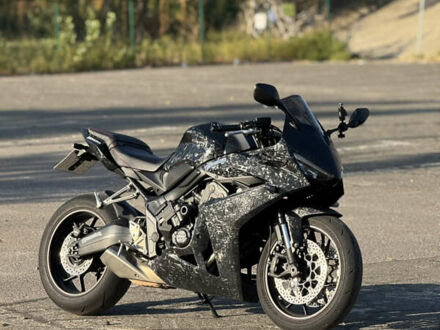 Черный Хонда CBR 650R, объемом двигателя 0.65 л и пробегом 14 тыс. км за 9800 $, фото 1 на Automoto.ua