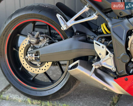 Красный Хонда CBR 650R, объемом двигателя 0.65 л и пробегом 28 тыс. км за 8800 $, фото 8 на Automoto.ua