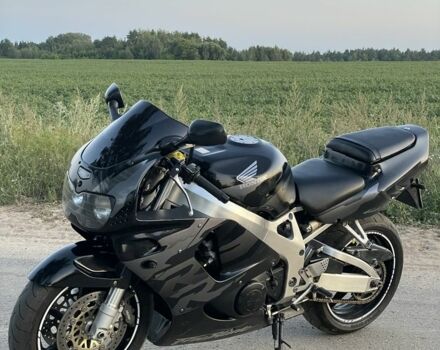 Хонда CBR 900RR, объемом двигателя 0.92 л и пробегом 0 тыс. км за 4500 $, фото 4 на Automoto.ua