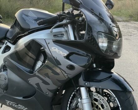 Хонда CBR 900RR, объемом двигателя 0.92 л и пробегом 0 тыс. км за 4500 $, фото 5 на Automoto.ua
