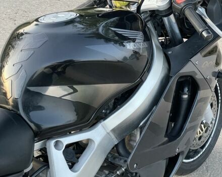 Хонда CBR 900RR, объемом двигателя 0.92 л и пробегом 0 тыс. км за 4500 $, фото 8 на Automoto.ua