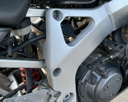 Хонда CBR 900RR, объемом двигателя 0.92 л и пробегом 0 тыс. км за 4500 $, фото 18 на Automoto.ua