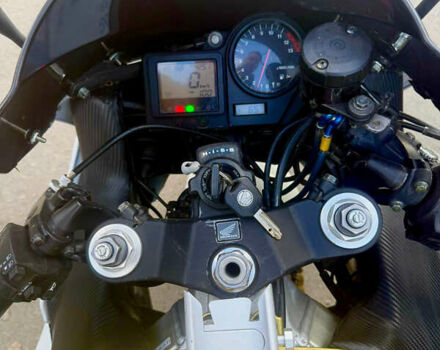 Белый Хонда CBR 929RR, объемом двигателя 0.93 л и пробегом 28 тыс. км за 4500 $, фото 2 на Automoto.ua