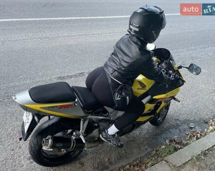 Желтый Хонда CBR 929RR, объемом двигателя 0.93 л и пробегом 42 тыс. км за 4999 $, фото 6 на Automoto.ua