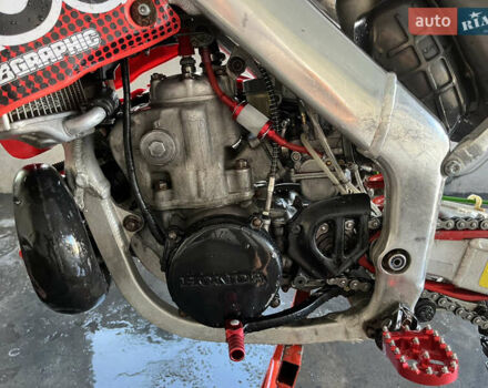 Красный Хонда CR 250R, объемом двигателя 0.25 л и пробегом 1 тыс. км за 3000 $, фото 4 на Automoto.ua