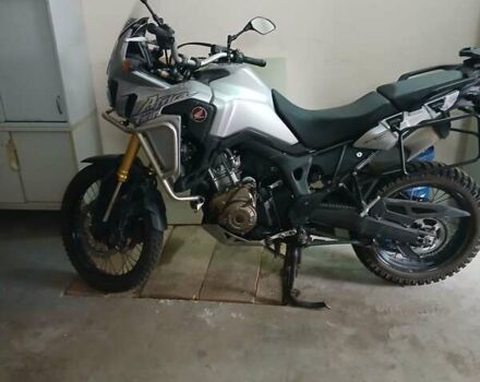 Серый Хонда CRF 1000L Africa Twin, объемом двигателя 1 л и пробегом 32 тыс. км за 10000 $, фото 1 на Automoto.ua