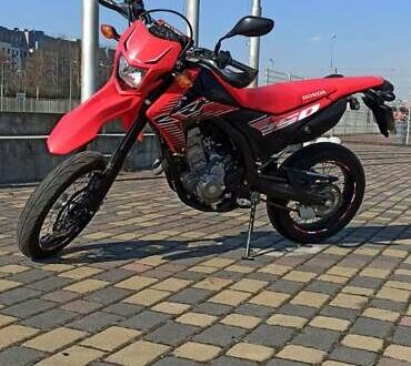 Хонда CRF 250M 2016 у Львові на Automoto.ua Червоний Хонда CRF 250M, об'ємом двигуна 0.25 л та пробігом 14 тис. км за 3650 $, фото 1 на Automoto.ua