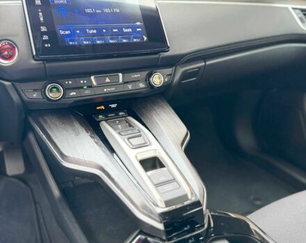 Черный Хонда FCX Clarity, объемом двигателя 1.5 л и пробегом 186 тыс. км за 15000 $, фото 6 на Automoto.ua