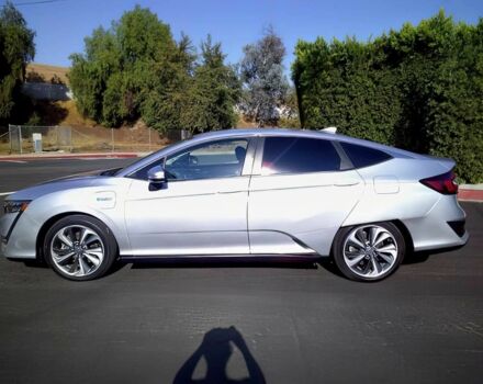 Сірий Хонда FCX Clarity, об'ємом двигуна 1.5 л та пробігом 32 тис. км за 17000 $, фото 3 на Automoto.ua