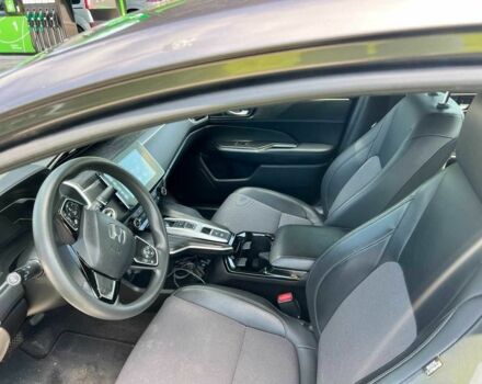 Серый Хонда FCX Clarity, объемом двигателя 1.5 л и пробегом 152 тыс. км за 15450 $, фото 7 на Automoto.ua