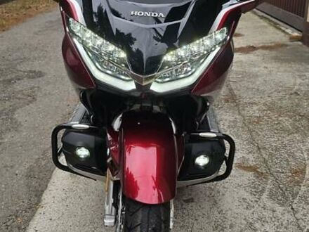 Хонда GL 1800 Gold Wing Tour 2021 у Києві на Automoto.ua Червоний Хонда GL 1800 Gold Wing Tour, об'ємом двигуна 1.83 л та пробігом 10 тис. км за 32000 $, фото 1 на Automoto.ua