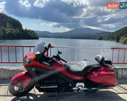 Красный Хонда Gold Wing F6B, объемом двигателя 1.8 л и пробегом 40 тыс. км за 11000 $, фото 3 на Automoto.ua