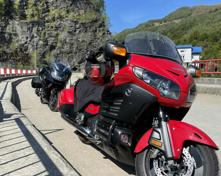 Красный Хонда Gold Wing F6B, объемом двигателя 1.8 л и пробегом 40 тыс. км за 11000 $, фото 2 на Automoto.ua