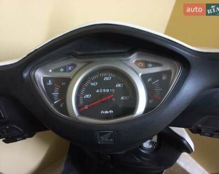 Белый Хонда Lead 110 JF-19, объемом двигателя 0.11 л и пробегом 40 тыс. км за 1800 $, фото 5 на Automoto.ua