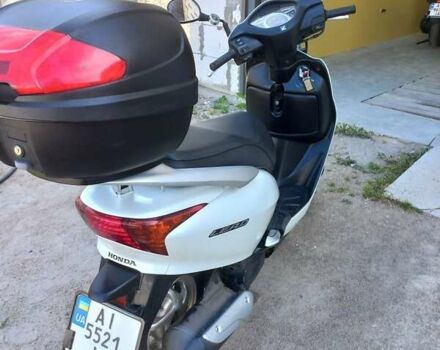 Белый Хонда Lead 110 JF-19, объемом двигателя 0.11 л и пробегом 40 тыс. км за 1800 $, фото 4 на Automoto.ua