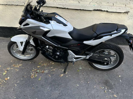Хонда NC 750X 2018 в Киеве на Automoto.ua Белый Хонда NC 750X, объемом двигателя 0.75 л и пробегом 20 тыс. км за 8100 $, фото 1 на Automoto.ua