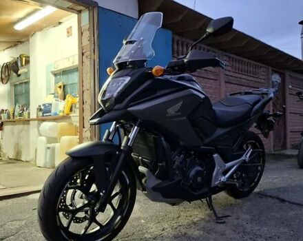 Черный Хонда NC 750X, объемом двигателя 0.75 л и пробегом 12 тыс. км за 9300 $, фото 4 на Automoto.ua