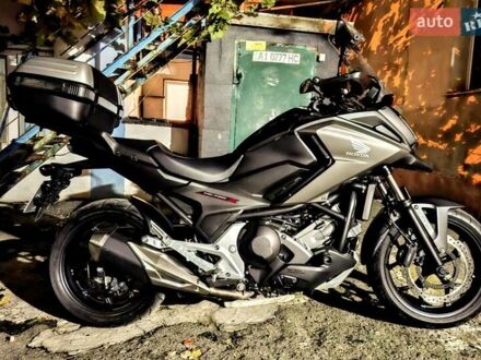 Хонда NC 750X 2020 у Києві на Automoto.ua Чорний Хонда NC 750X, об'ємом двигуна 0.75 л та пробігом 12 тис. км за 9300 $, фото 1 на Automoto.ua