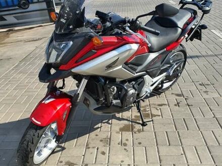 Хонда NC 750X 2017 в Черкассах на Automoto.ua Красный Хонда NC 750X, объемом двигателя 0.75 л и пробегом 30 тыс. км за 7200 $, фото 1 на Automoto.ua