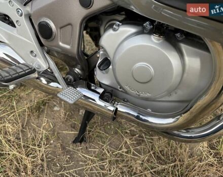 Сірий Хонда NT 650V Deauville, об'ємом двигуна 0.65 л та пробігом 18 тис. км за 5500 $, фото 16 на Automoto.ua